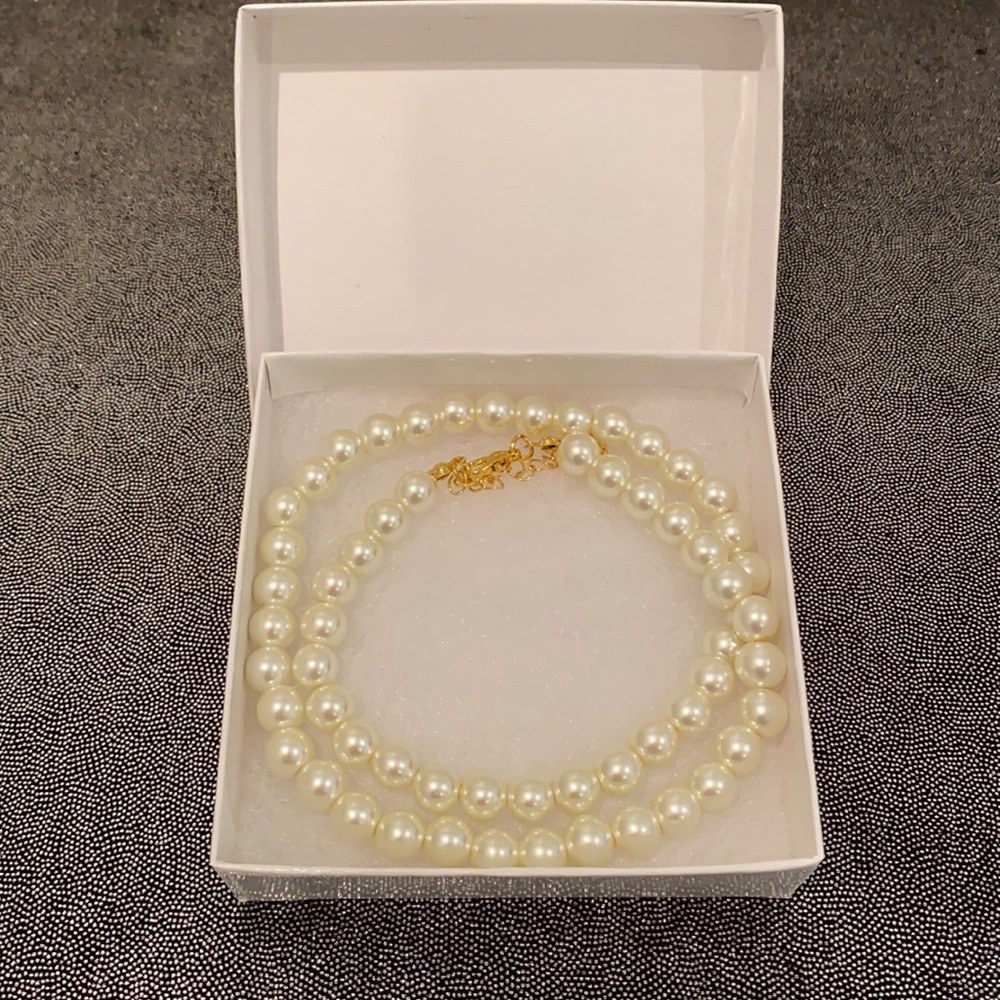 Gorgeous Pearl necklace. Never worn
